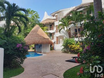 Departamento en Venta en Playacar Fase 2 | 3 Recámaras, Roof Privado y Alberca