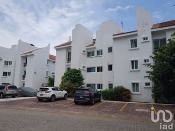 Departamento en Venta en Playacar Fase 2 | 3 Recámaras, Roof Privado y Alberca