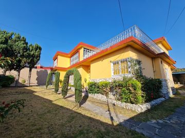 Venta de Casa con Alberca Zona de Los Fuertes, con recámara en planta baja