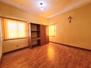 Venta de Casa con Alberca Zona de Los Fuertes, con recámara en planta baja