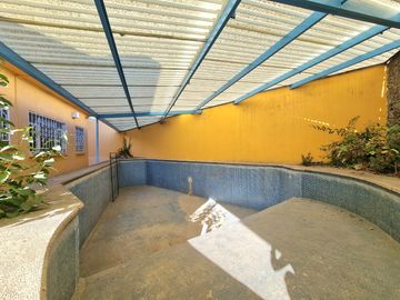 Venta de Casa con Alberca Zona de Los Fuertes, con recámara en planta baja