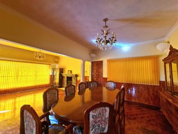 Venta de Casa con Alberca Zona de Los Fuertes, con recámara en planta baja