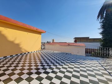 Venta de Casa con Alberca Zona de Los Fuertes, con recámara en planta baja