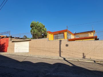 Venta de Casa con Alberca Zona de Los Fuertes, con recámara en planta baja