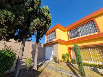 Venta de Casa con Alberca Zona de Los Fuertes, con recámara en planta baja