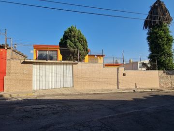 Venta de Casa con Alberca Zona de Los Fuertes, con recámara en planta baja