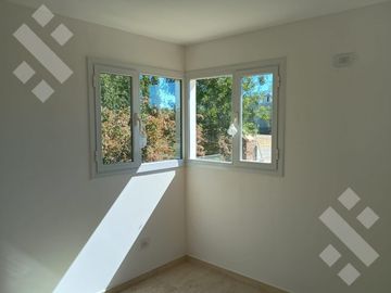VENTA CASA 3 DORMITORIOS - B° PARAISOS DEL LIMAY, PLOTTIER
