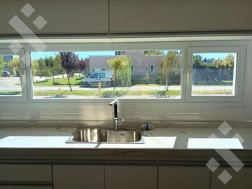 VENTA CASA 3 DORMITORIOS - B° PARAISOS DEL LIMAY, PLOTTIER