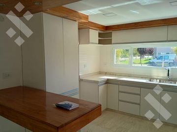 VENTA CASA 3 DORMITORIOS - B° PARAISOS DEL LIMAY, PLOTTIER
