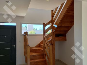 VENTA CASA 3 DORMITORIOS - B° PARAISOS DEL LIMAY, PLOTTIER