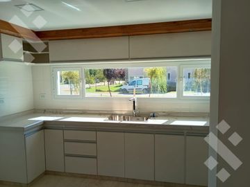 VENTA CASA 3 DORMITORIOS - B° PARAISOS DEL LIMAY, PLOTTIER