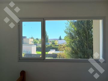 VENTA CASA 3 DORMITORIOS - B° PARAISOS DEL LIMAY, PLOTTIER