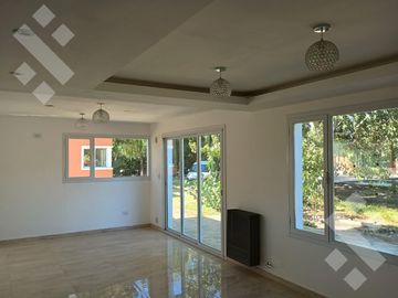 VENTA CASA 3 DORMITORIOS - B° PARAISOS DEL LIMAY, PLOTTIER