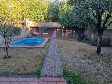 Casa en venta - 4 Dormitorios 4 Baños - Cochera - 497Mts2 - San Miguel