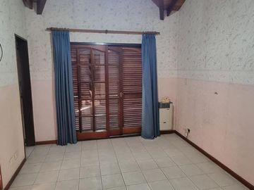 Casa en venta - 4 Dormitorios 4 Baños - Cochera - 497Mts2 - San Miguel