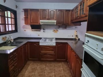 Casa en venta - 4 Dormitorios 4 Baños - Cochera - 497Mts2 - San Miguel