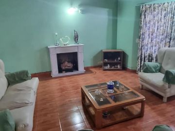 Casa en venta - 4 Dormitorios 4 Baños - Cochera - 497Mts2 - San Miguel