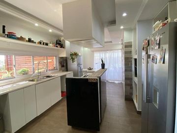Espectacular Casa en Venta en Barrio San Sebastián - ESCOBAR - APTA CREDITO