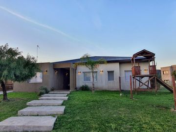 Espectacular Casa en Venta en Barrio San Sebastián - ESCOBAR - APTA CREDITO