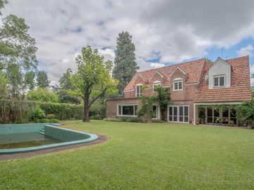 EXCELENTE LOTE DE 2009 M2 EN LOMAS JOCKEY