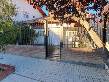 VENTA: CASA 2 DORMIT + DEPARTAM. 1 DORMIT + MONOAMBIENTE - ZONA PASEO PATAGONIA - NEUQUEN CAPITAL