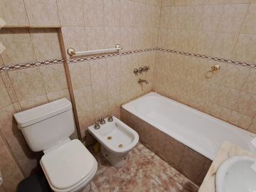 VENTA: CASA 2 DORMIT + DEPARTAM. 1 DORMIT + MONOAMBIENTE - ZONA PASEO PATAGONIA - NEUQUEN CAPITAL