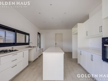 Casa en Venta 5 Ambientes a Estrenar Barrio Pilara La Calesa