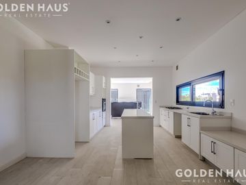 Casa en Venta 5 Ambientes a Estrenar Barrio Pilara La Calesa