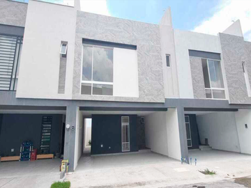 Casa en Venta en Dominio Cumbres, al Poniente de Monterrey