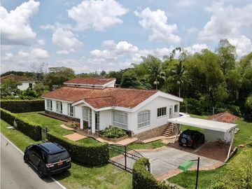 Casa campestre en venta sector Vía Aeropuerto El Edén