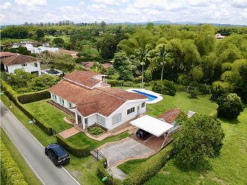 Casa campestre en venta sector Vía Aeropuerto El Edén