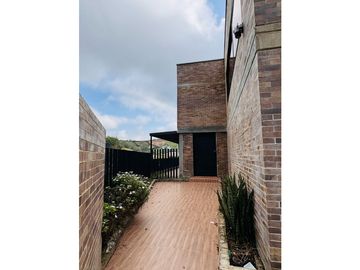 vendo casa finca Vía Rionegro San vicente Ferrer unidad cerrada