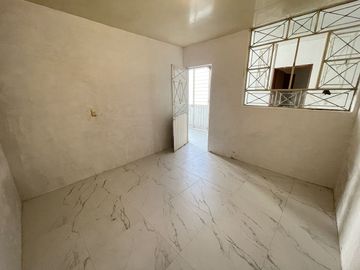 VENTA DE CASA PARA REMODELAR, A 10 MIN. DEL AEROPUERTO, GUSTAVO A MADERO