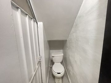 VENTA DE CASA PARA REMODELAR, A 10 MIN. DEL AEROPUERTO, GUSTAVO A MADERO