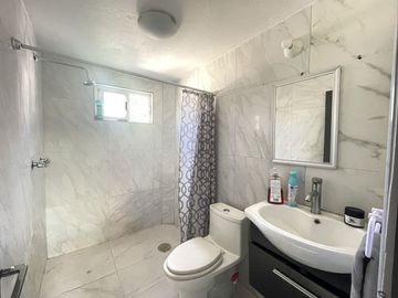 VENTA DE CASA PARA REMODELAR, A 10 MIN. DEL AEROPUERTO, GUSTAVO A MADERO