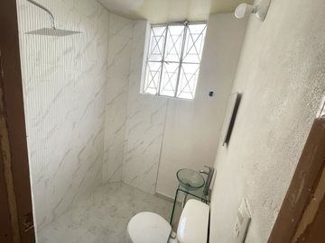 VENTA DE CASA PARA REMODELAR, A 10 MIN. DEL AEROPUERTO, GUSTAVO A MADERO