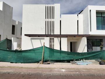 CASA NUEVA DE LUJO EN LA RIOJA EN VENTA ZONA SUR