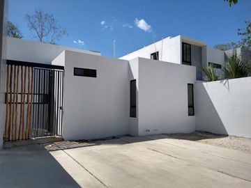 CASA EN VENTA DE 1 PISO EN CHOLUL MERIDA ENTREGA INMEDIATA