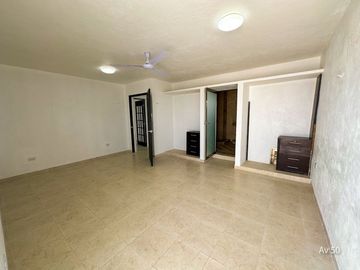 Venta de casa sobre avenida 50 en Francisco de Montejo en Mérida Yucatán