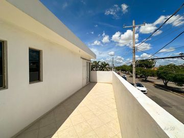 Venta de casa sobre avenida 50 en Francisco de Montejo en Mérida Yucatán