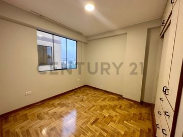 Alquilo Departamento Dúplex 143m2 cerca a Loma Amarilla en Surco.