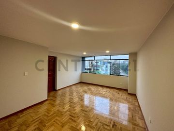 Alquilo Departamento Dúplex 143m2 cerca a Loma Amarilla en Surco.