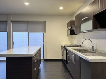 CASA EN VENTA  CON 4 HABITACIONES, JURIQUILLA QUERERTARO
