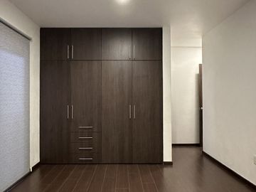CASA EN VENTA  CON 4 HABITACIONES, JURIQUILLA QUERERTARO