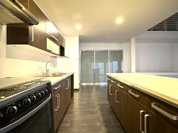 CASA EN VENTA  CON 4 HABITACIONES, JURIQUILLA QUERERTARO