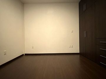 CASA EN VENTA  CON 4 HABITACIONES, JURIQUILLA QUERERTARO