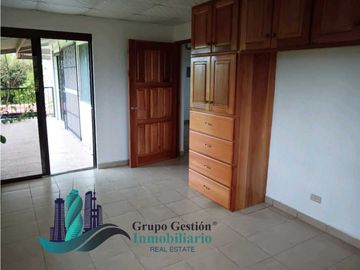 SE VENDE CASA CON HERMOSAS VISTAS Y AMBIENTE FRESCO.