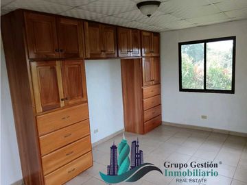 SE VENDE CASA CON HERMOSAS VISTAS Y AMBIENTE FRESCO.