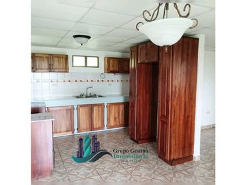 SE VENDE CASA CON HERMOSAS VISTAS Y AMBIENTE FRESCO.