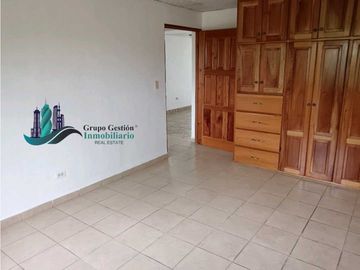 SE VENDE CASA CON HERMOSAS VISTAS Y AMBIENTE FRESCO.